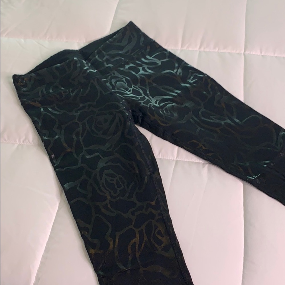 Black rose detail Fabletics leggings